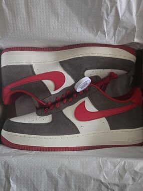 ❤️🩶Nike Air Force 1'07 Low Sneakers  Gray, White & Red Accents Mens Size 13🩶❤️